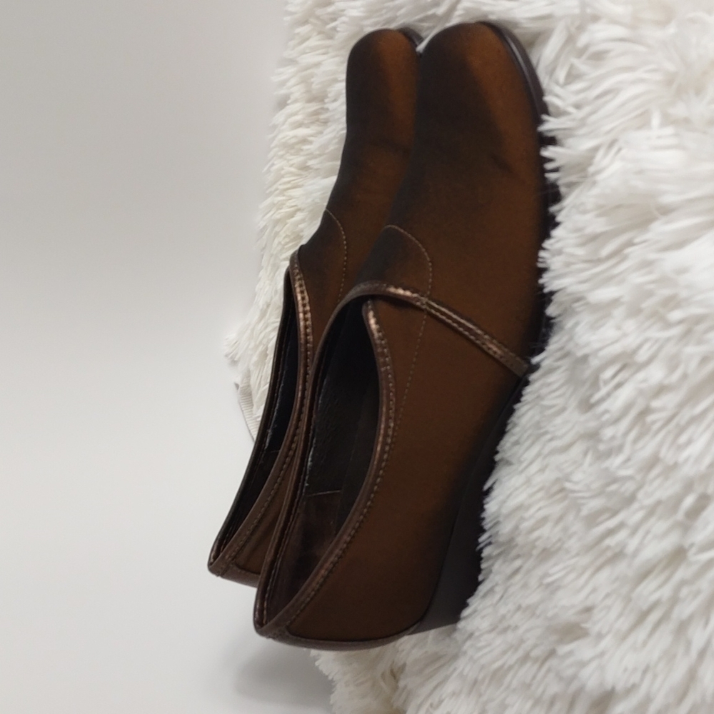Munro American Copper Slip-on Loafers